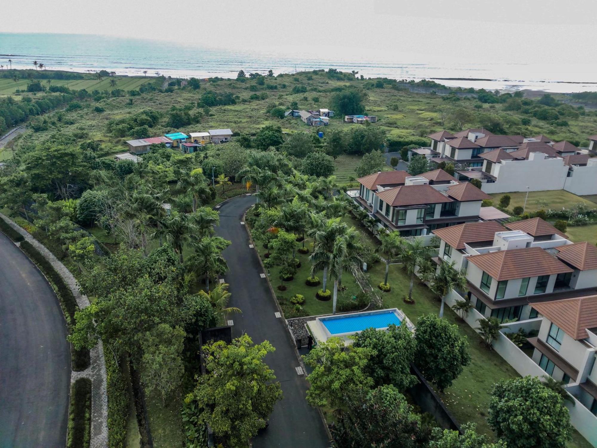 Nivata B2 Ciputra Beach Resort Near Tanah Lot Selemadeg Eksteriør billede